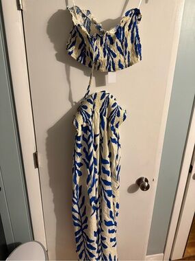 Aakaa Blue & White Leaf Print Smocked Two-Piece Maxi Set